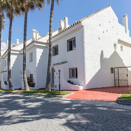 Casa Primera Linea 4 * Estepona